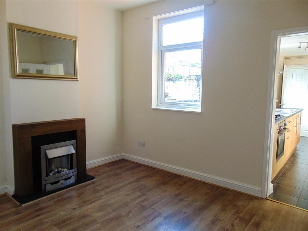 2 bed house to rent in Victoria Street, Newcastle  - Property Image 3