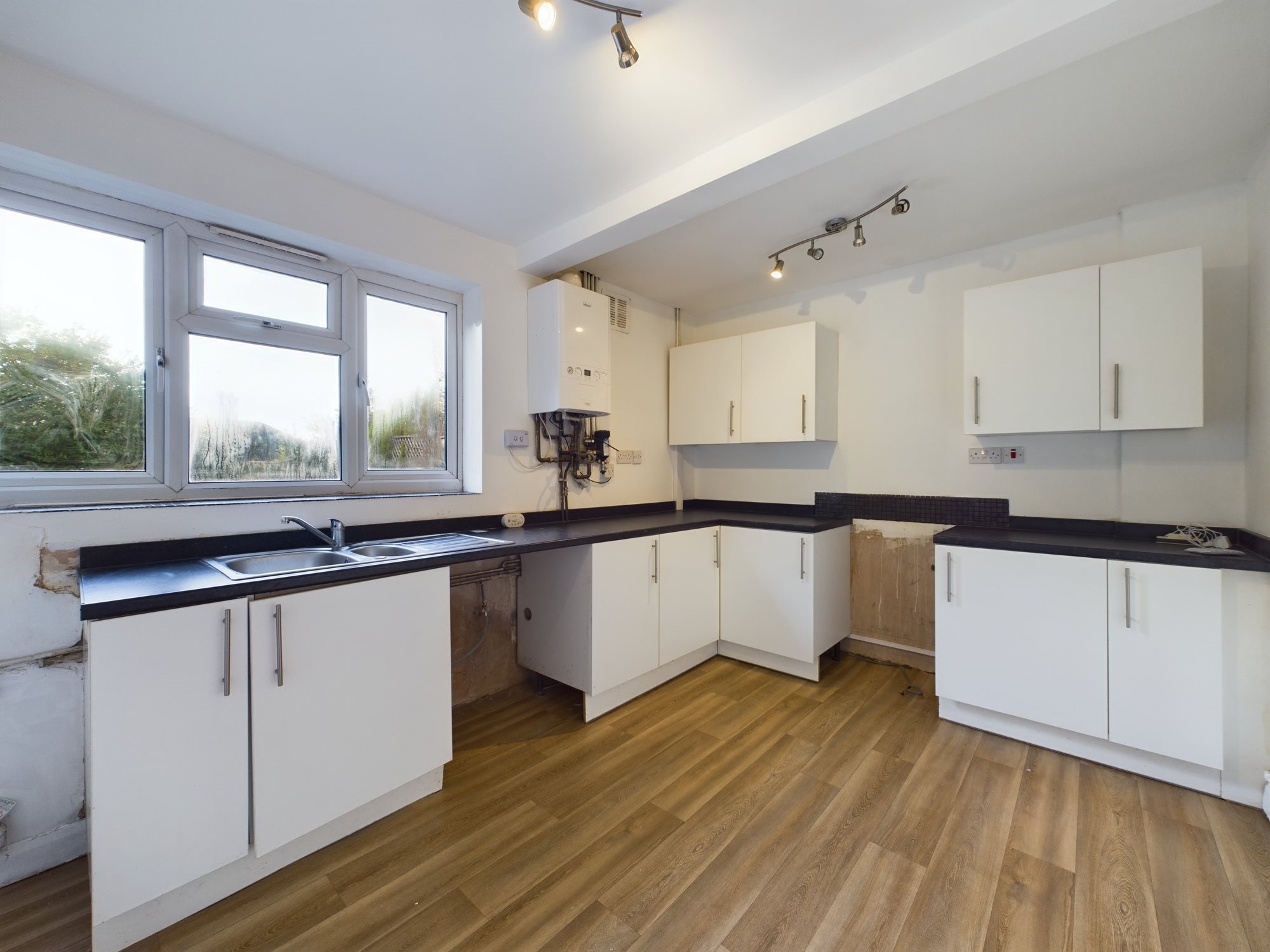 3 bed semi-detached house to rent in Cliffe  Place, Stoke-on-Trent  - Property Image 3