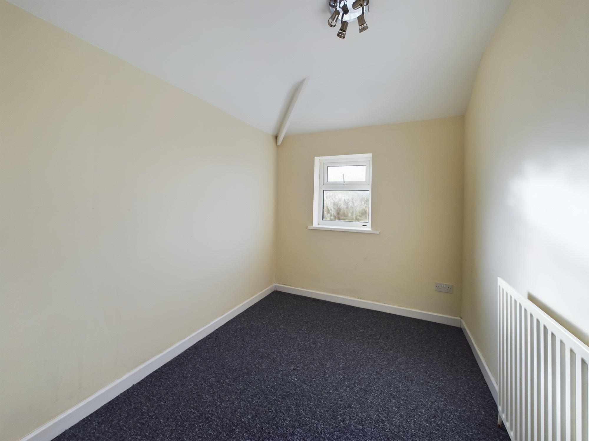 3 bed semi-detached house to rent in Cliffe  Place, Stoke-on-Trent  - Property Image 8