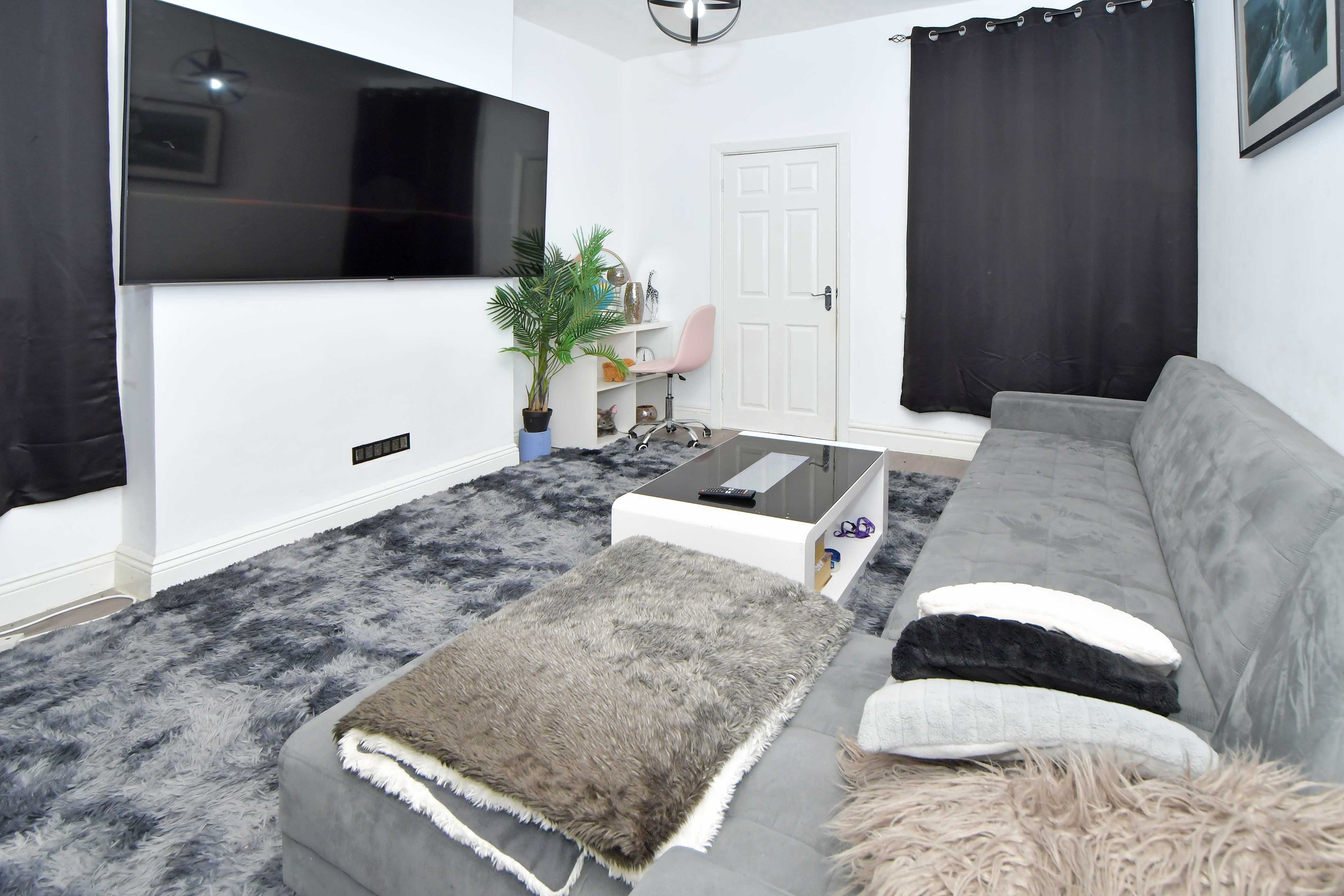 2 bed end of terrace house for sale in Lorne  Street, Burslem  - Property Image 2