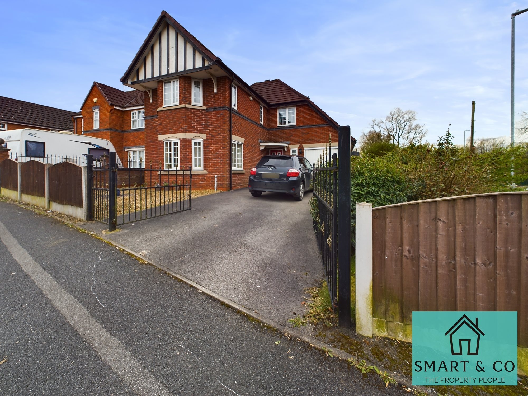 4 bed detached house for sale in Tudor Rose Way  - Property Image 1