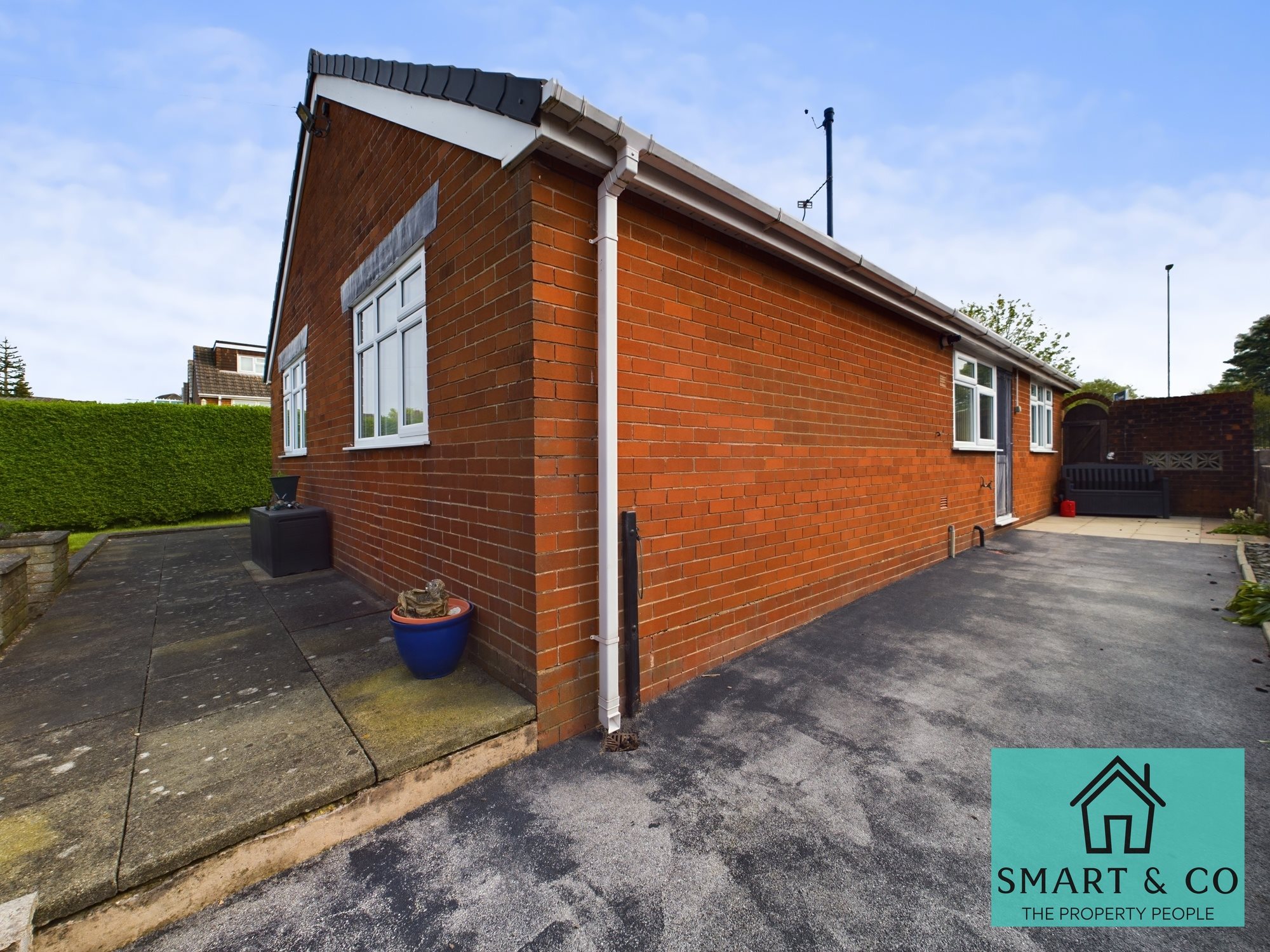 2 bed bungalow for sale in Sandra Close, Burslem  - Property Image 15