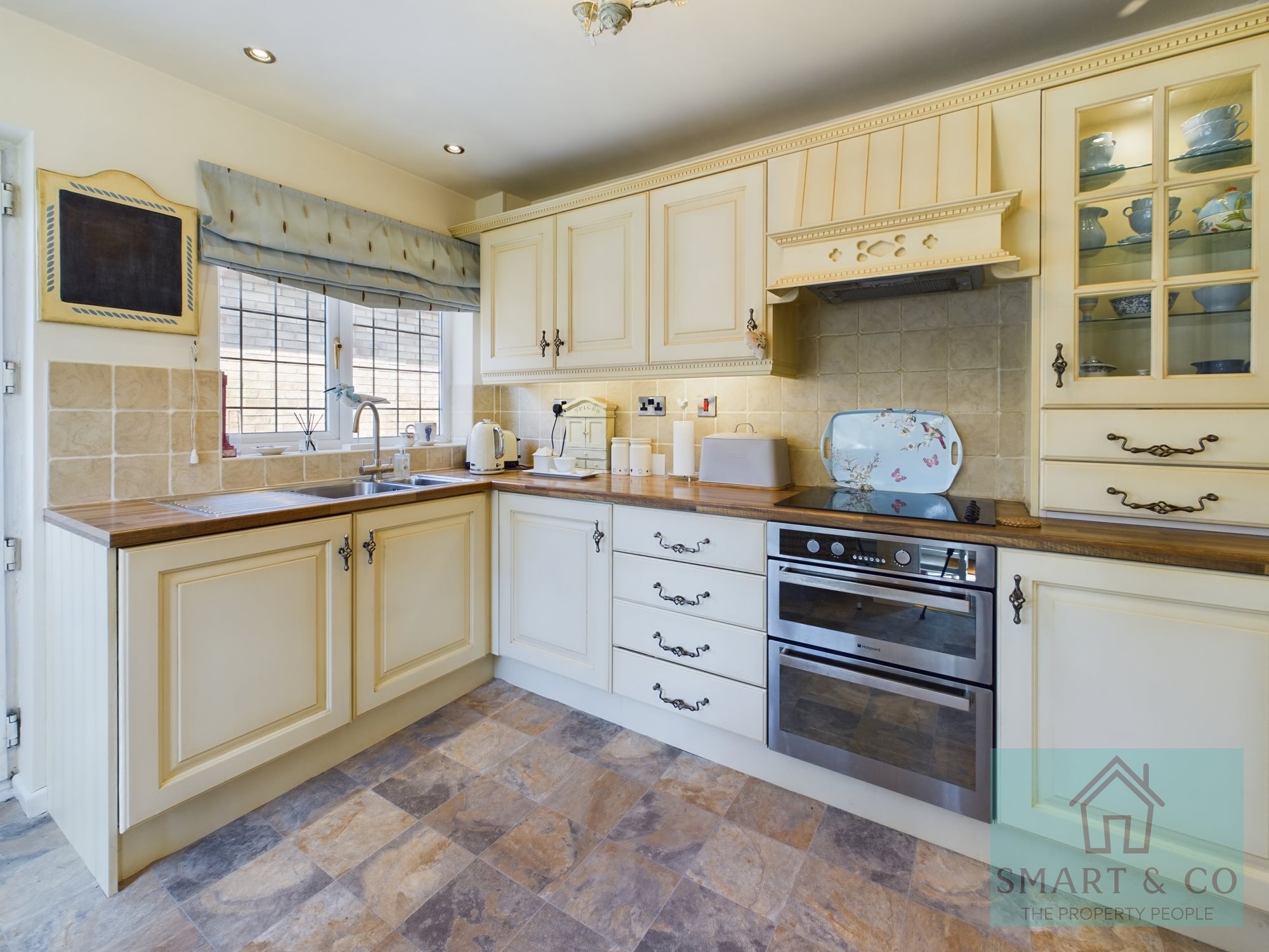 2 bed bungalow for sale in Caverswall  Road, Stoke-on-Trent  - Property Image 3