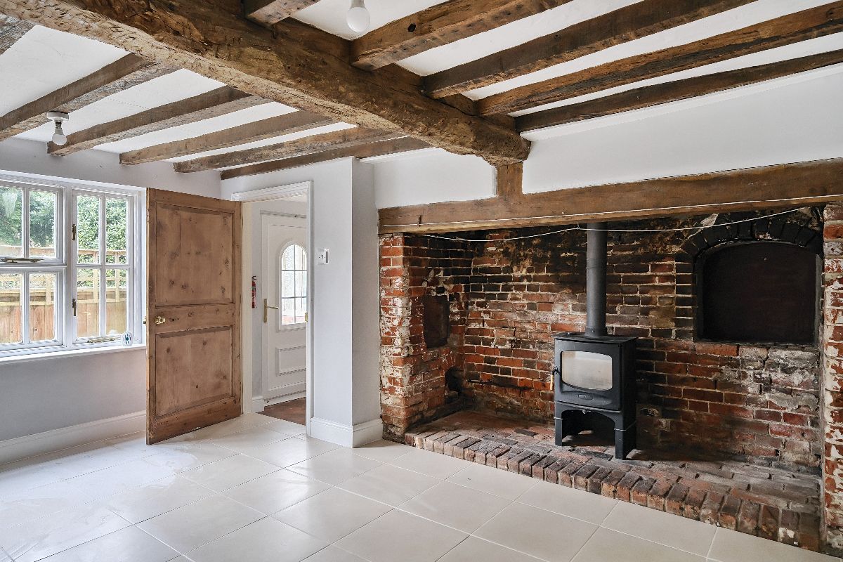 4 bed detached house to rent in West Grimstead, Wiltshire 1