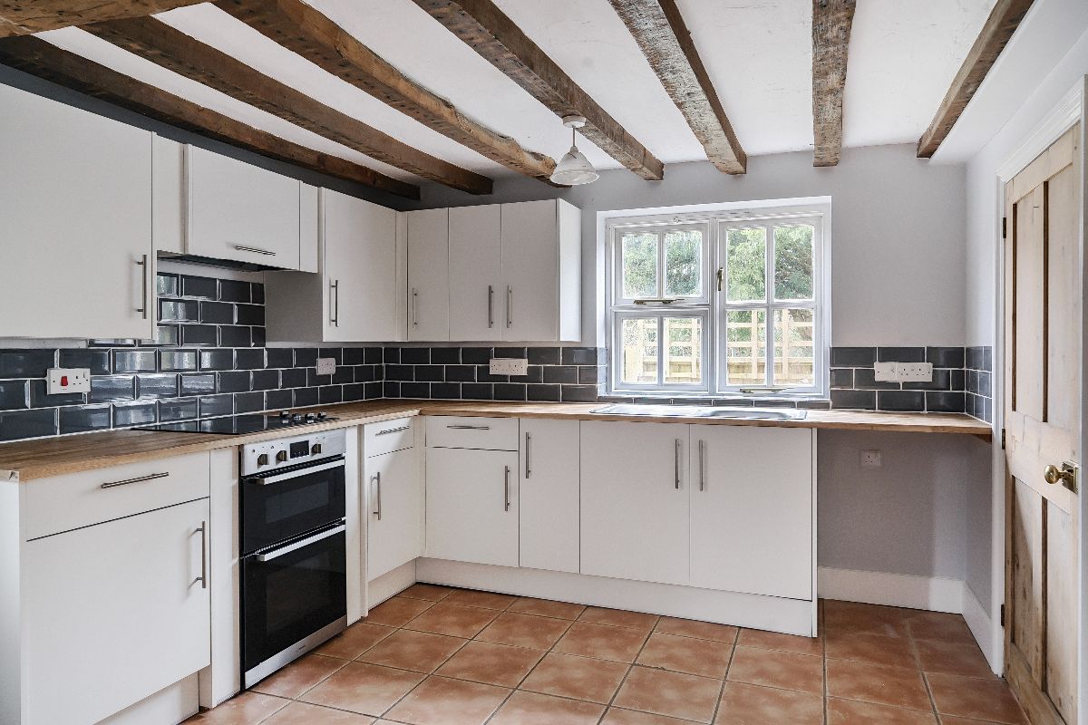 4 bed detached house to rent in West Grimstead, Wiltshire 6