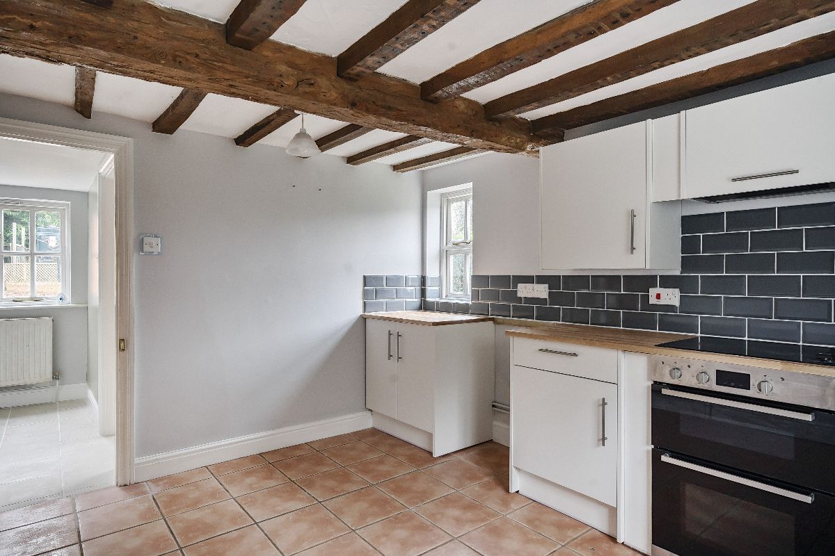 4 bed detached house to rent in West Grimstead, Wiltshire 7