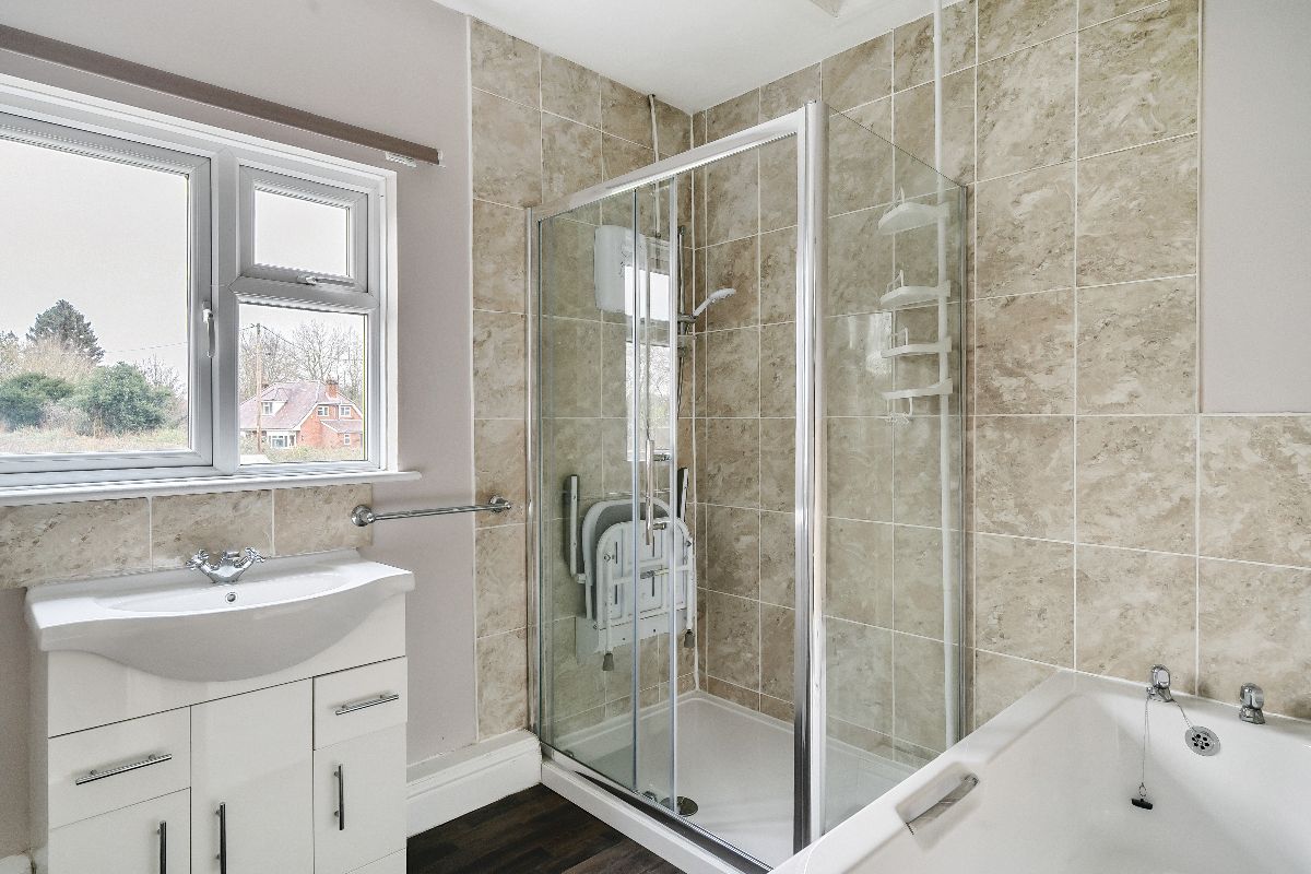 4 bed detached house to rent in West Grimstead, Wiltshire 14