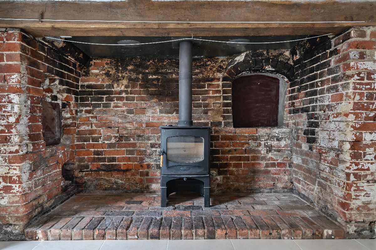 4 bed detached house to rent in West Grimstead, Wiltshire 5