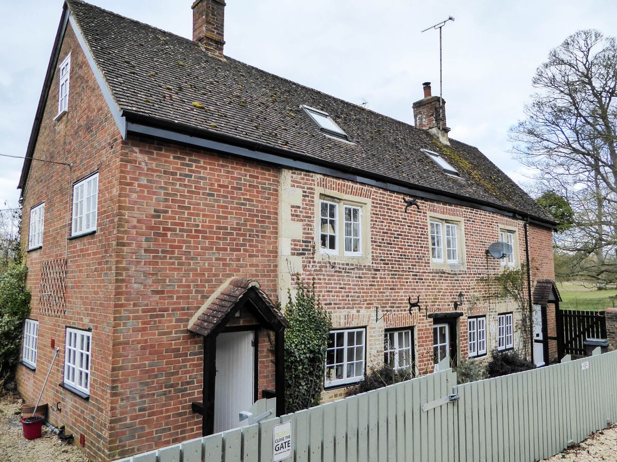 4 bed detached house to rent in Heytesbury, Warminster  - Property Image 4