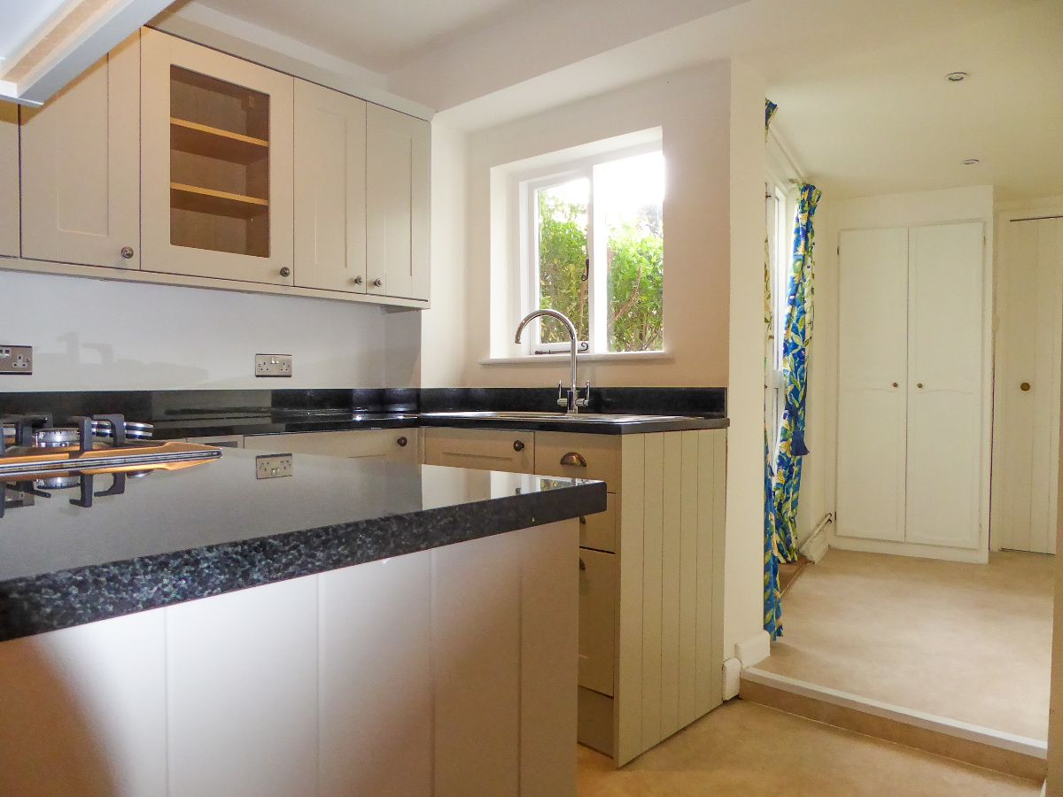 2 bed terraced house to rent in Trinity Street, Salisbury 3