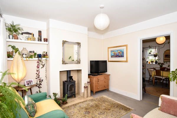 2 bed terraced house to rent in West Street, Salisbury 3