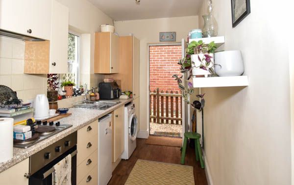 2 bed terraced house to rent in West Street, Salisbury 5