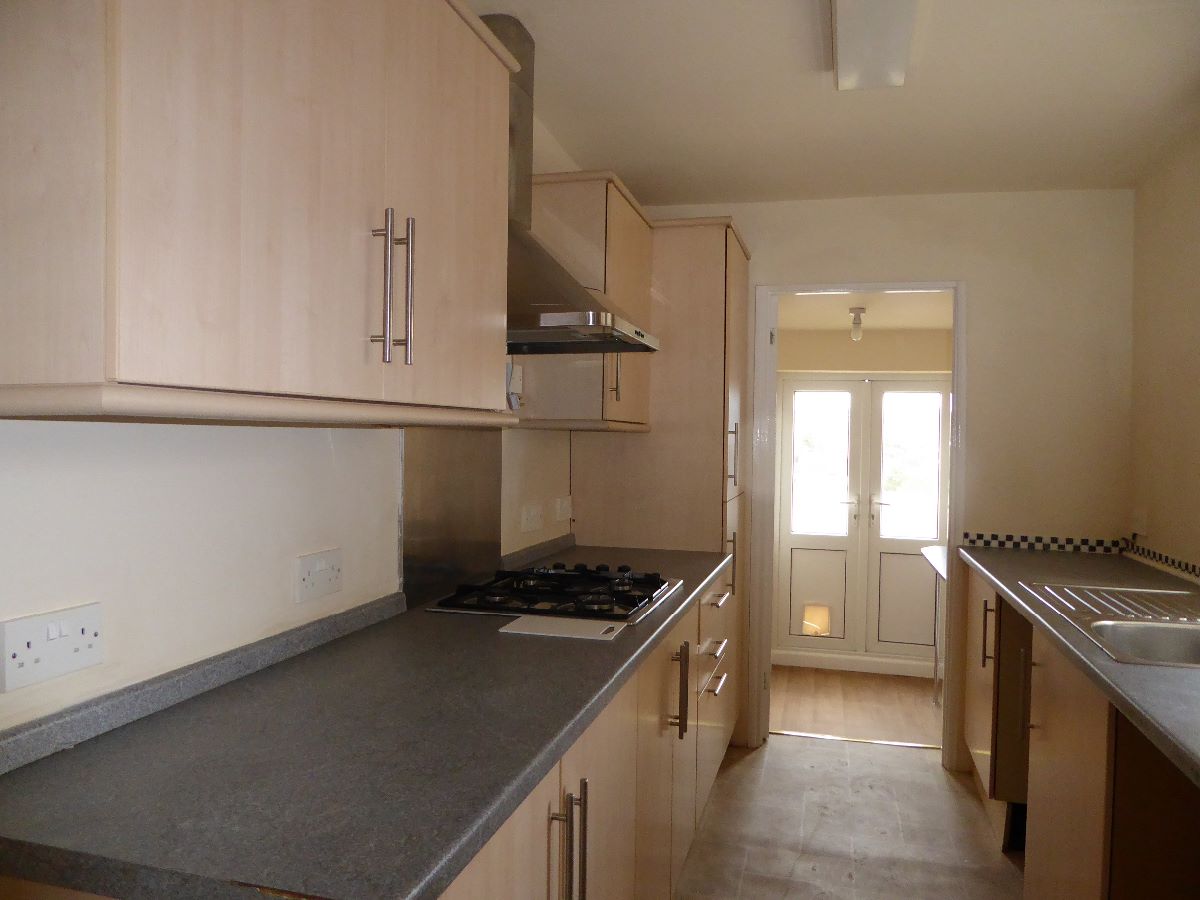 2 bed terraced house to rent in Devizes Road, Salisbury 5