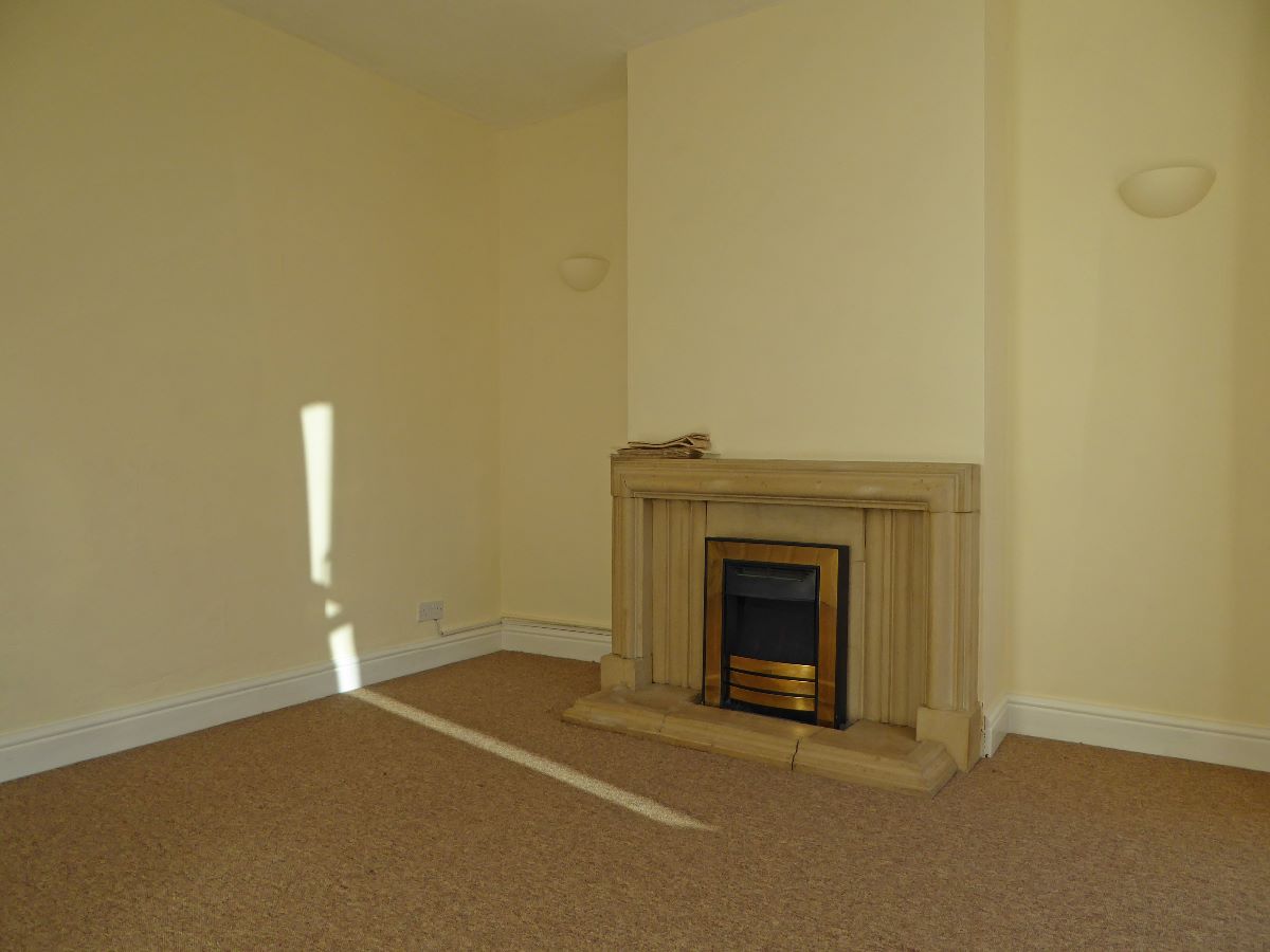 2 bed terraced house to rent in Devizes Road, Salisbury 2