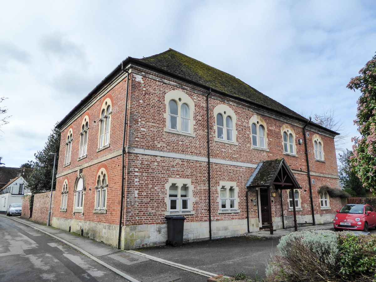 2 bed flat to rent in Crow Lane, Wilton