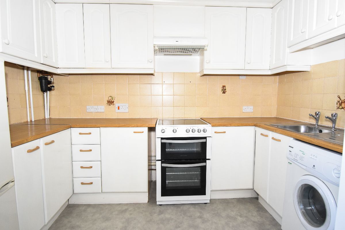 2 bed flat to rent in Crow Lane, Wilton 3