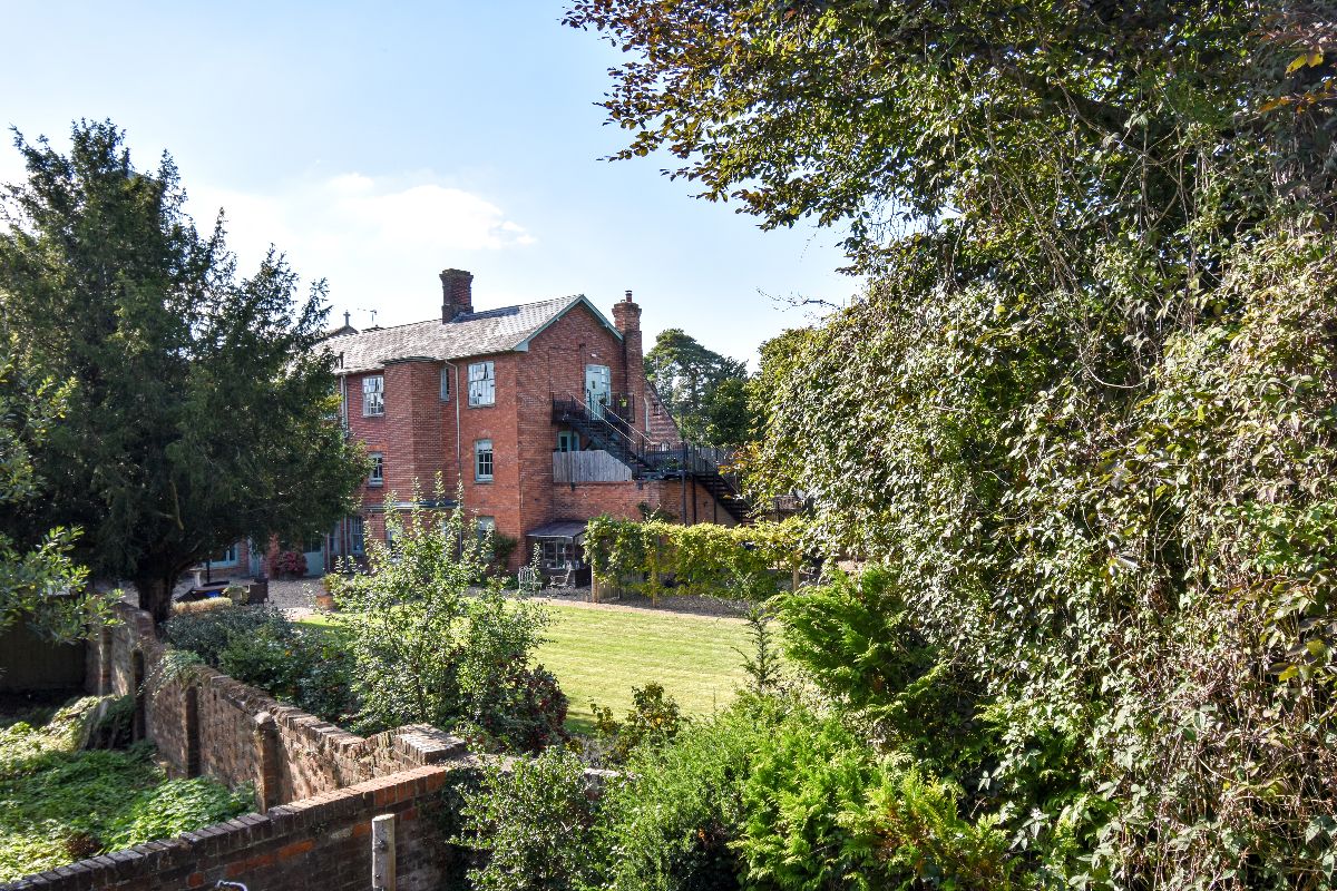 2 bed flat to rent in Crow Lane, Wilton 8