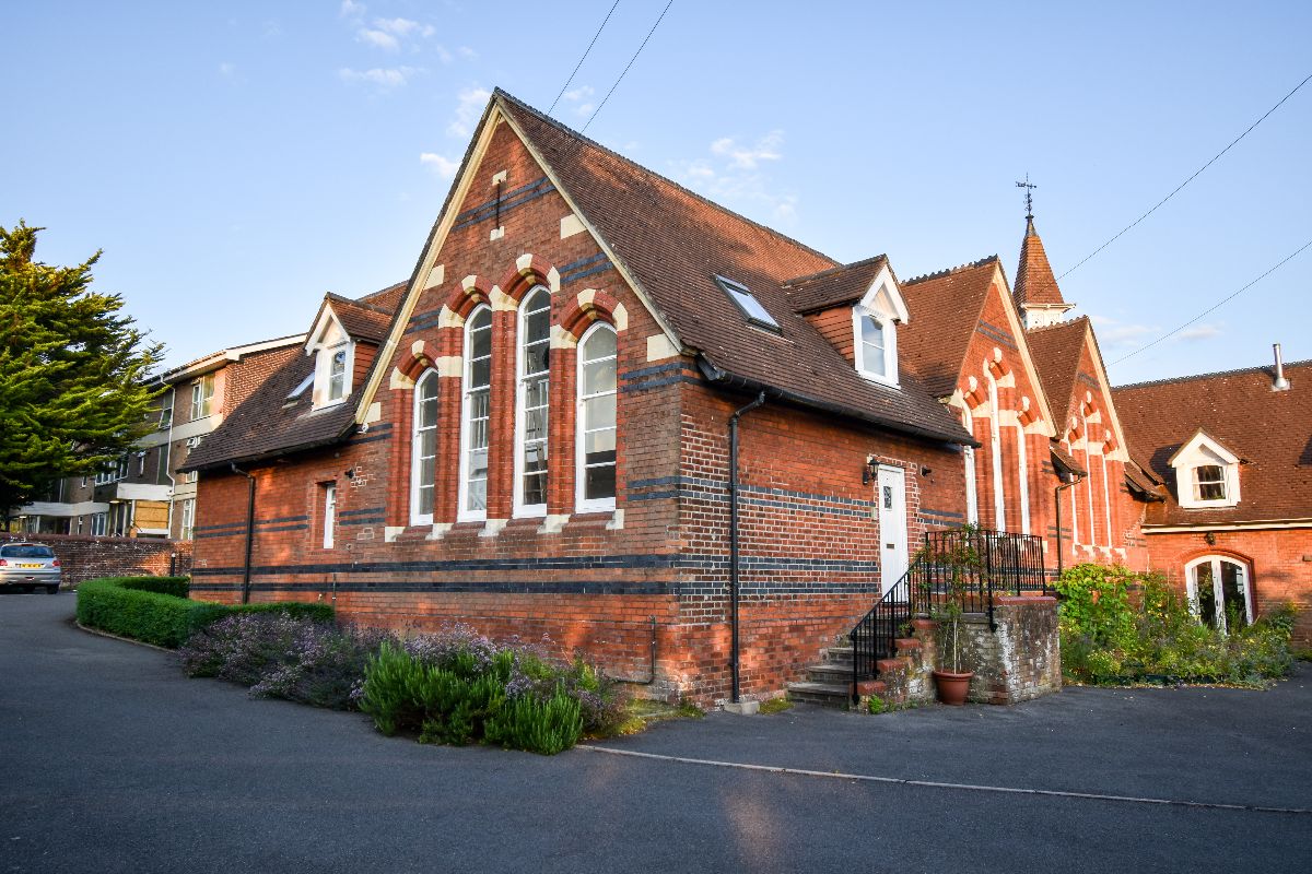 2 bed character property to rent in Wyndham Park, Salisbury  - Property Image 1