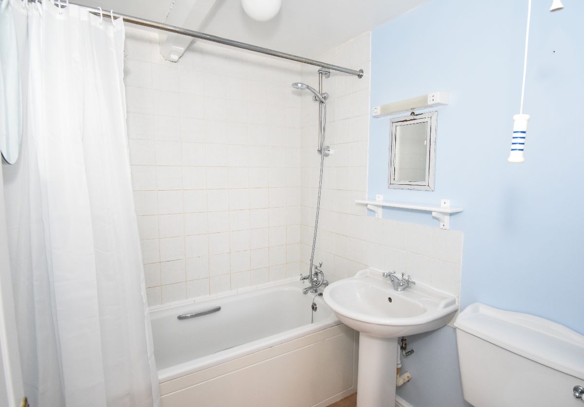 2 bed character property to rent in Wyndham Park, Salisbury 8