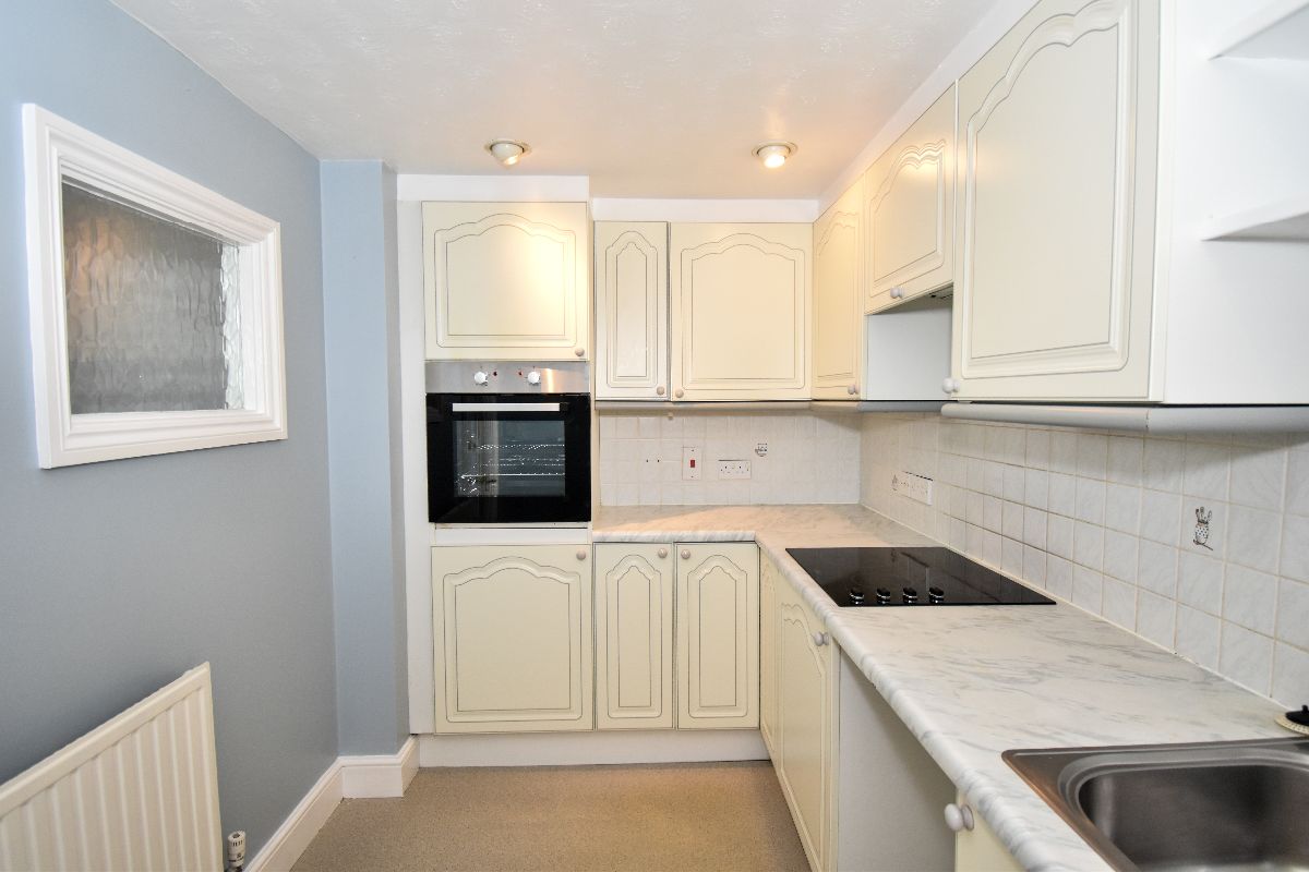 2 bed character property to rent in Wyndham Park, Salisbury 5