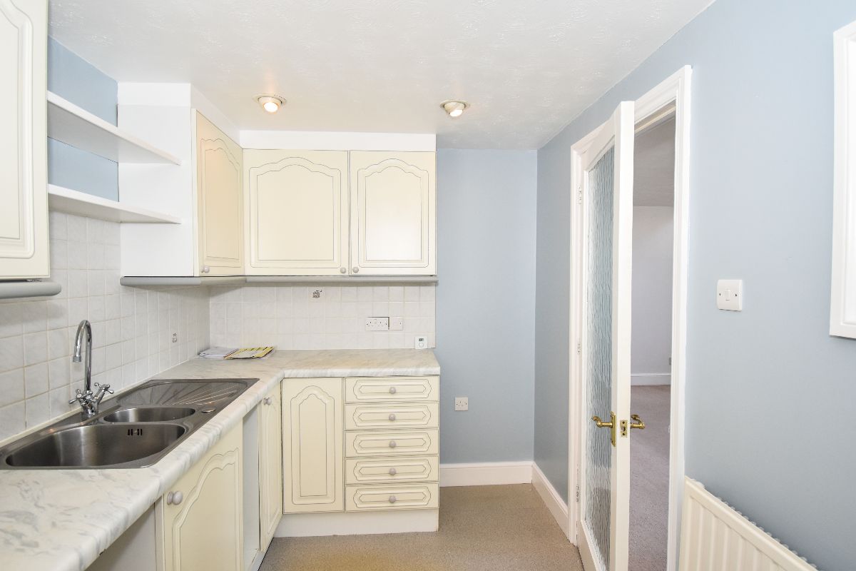 2 bed character property to rent in Wyndham Park, Salisbury 2