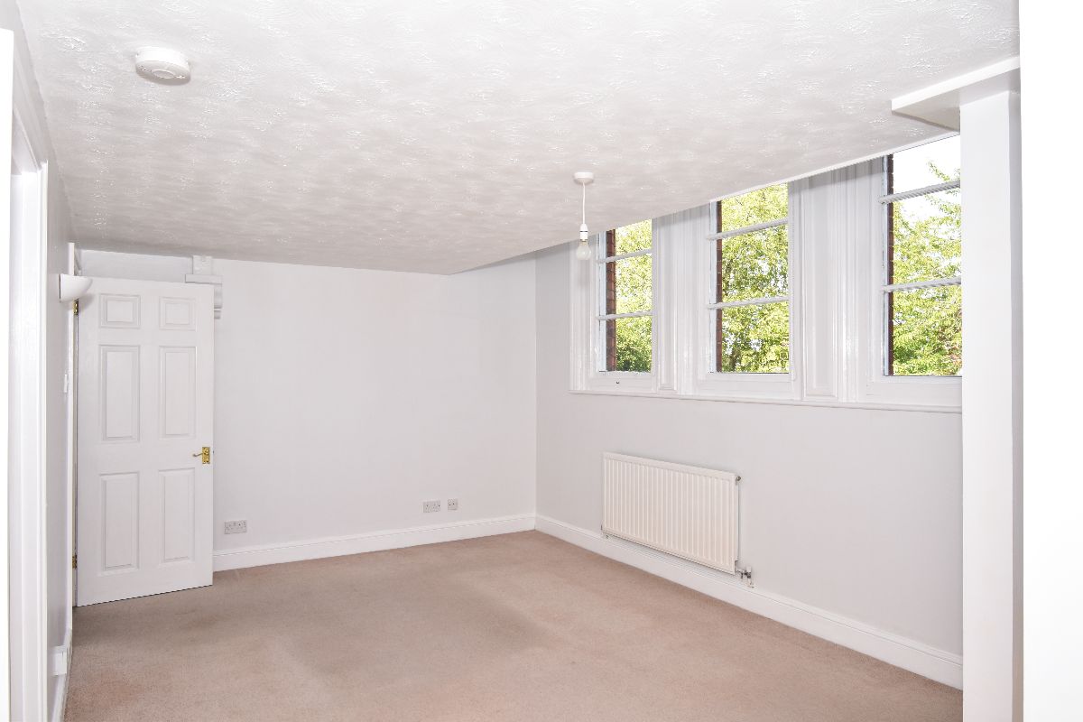 2 bed character property to rent in Wyndham Park, Salisbury 4