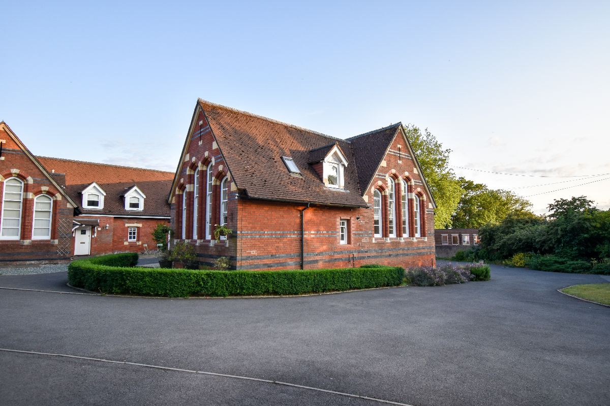 2 bed character property to rent in Wyndham Park, Salisbury 11