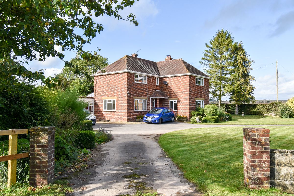 3 bed detached house to rent in Rockbourne, Fordingbridge  - Property Image 1