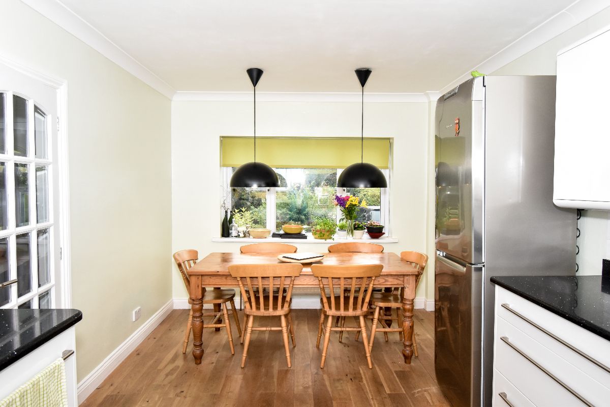 3 bed detached house to rent in Potters Way, Salisbury 3