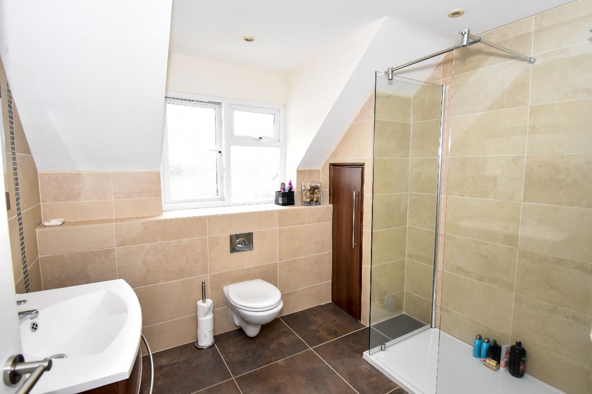 3 bed detached house to rent in Potters Way, Salisbury  - Property Image 7