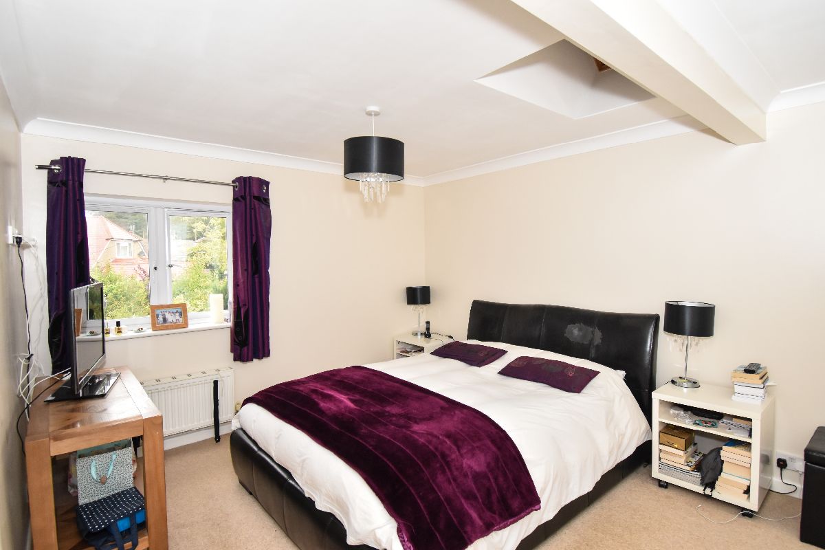 3 bed detached house to rent in Potters Way, Salisbury 5