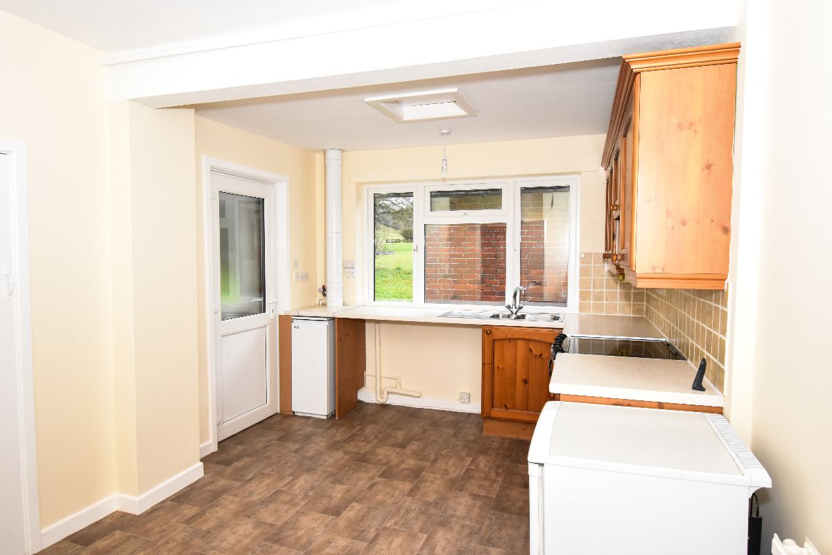 3 bed cottage to rent in Mooray Cottages, Salisbury 3