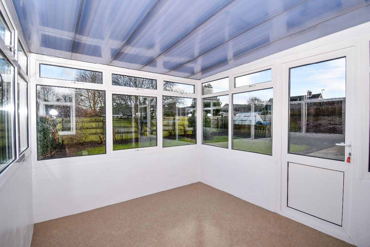 4 bed detached house to rent in St Andrews Close, Wilton 3