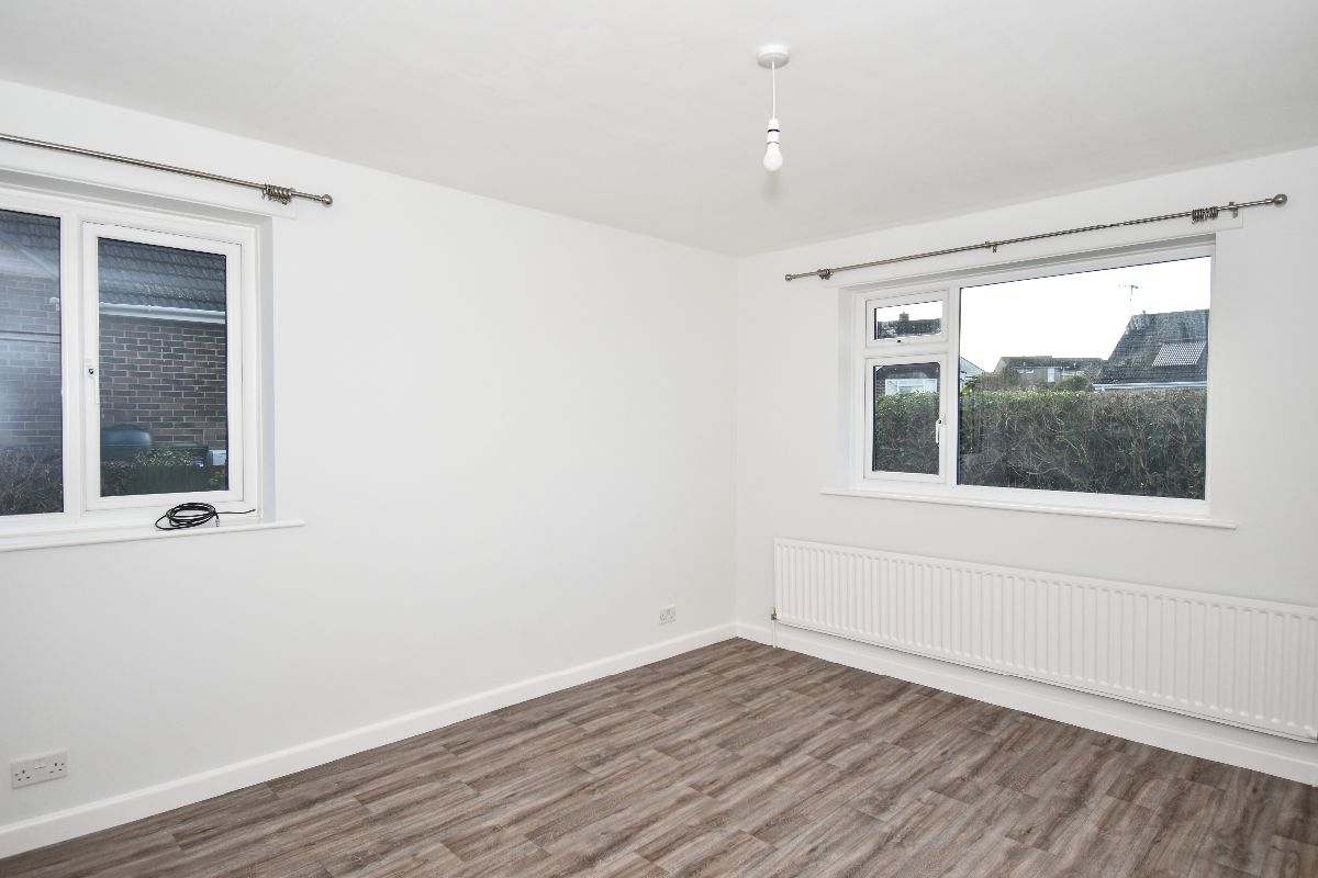 4 bed detached house to rent in St Andrews Close, Wilton 5