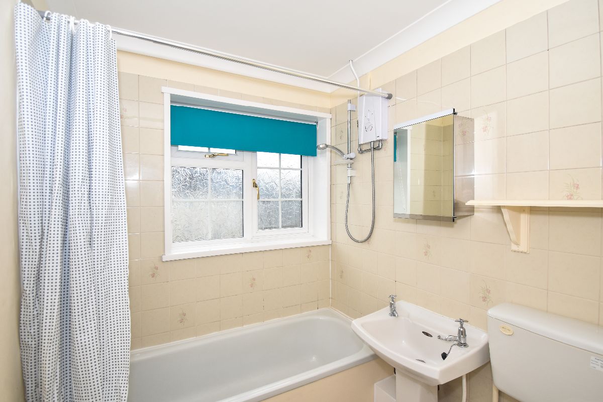 2 bed terraced house to rent in High Street, Warminster 7