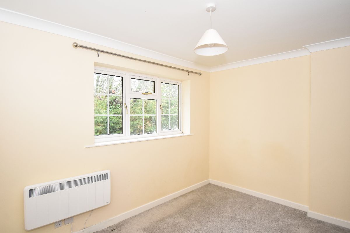 2 bed terraced house to rent in High Street, Warminster  - Property Image 6