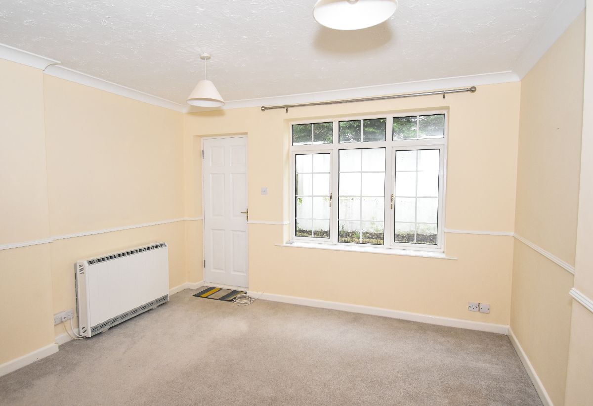 2 bed terraced house to rent in High Street, Warminster  - Property Image 3