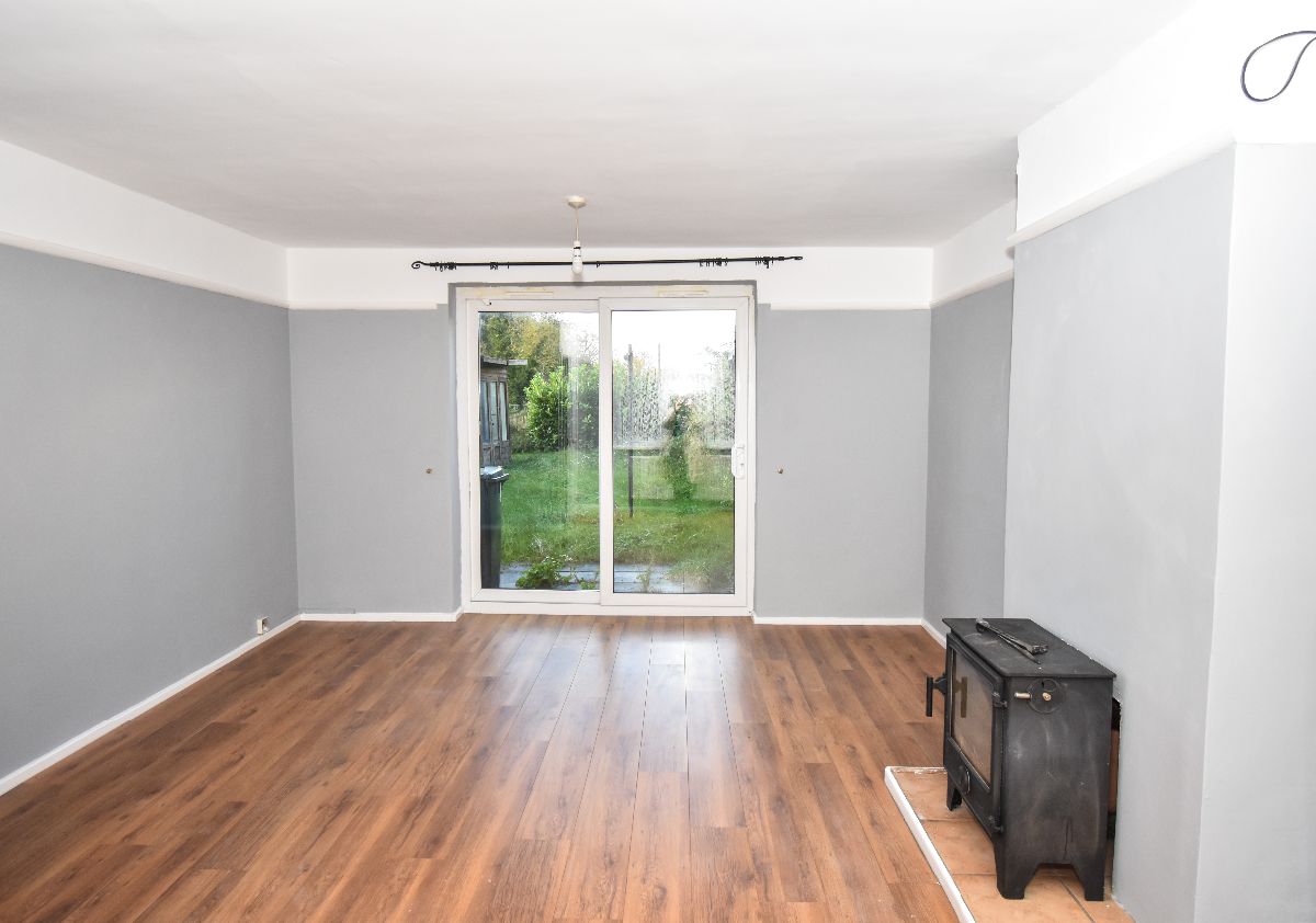 3 bed terraced house to rent in Meadow View, Salisbury 3