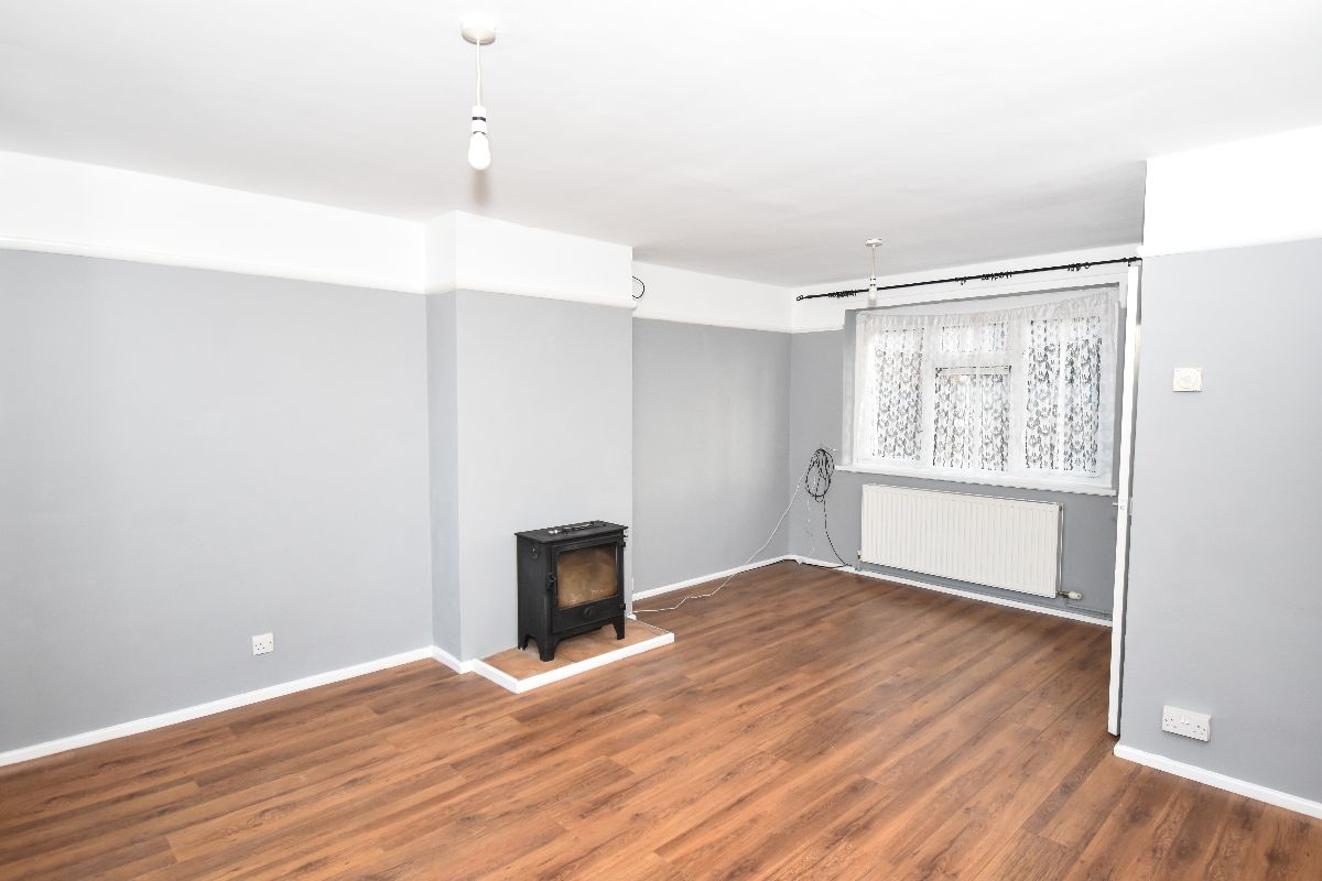 3 bed terraced house to rent in Meadow View, Salisbury 4