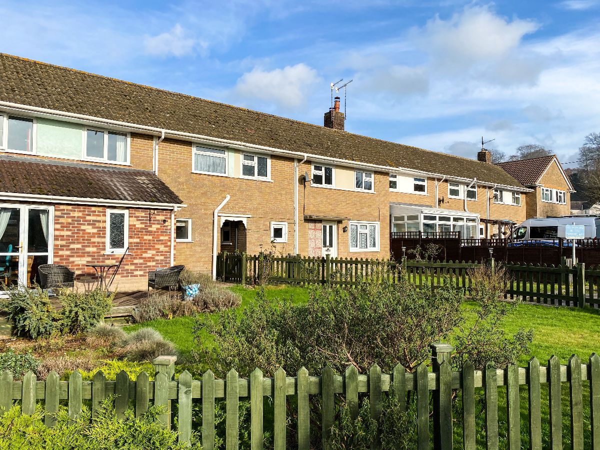 3 bed terraced house to rent in Meadow View, Salisbury  - Property Image 1