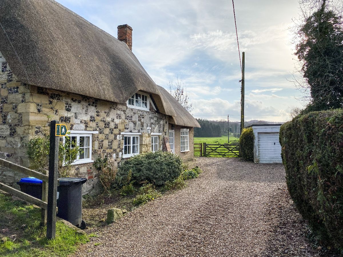 3 bed terraced house to rent in Meadow View, Salisbury  - Property Image 16