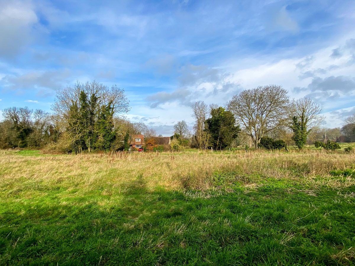 3 bed terraced house to rent in Meadow View, Salisbury  - Property Image 2