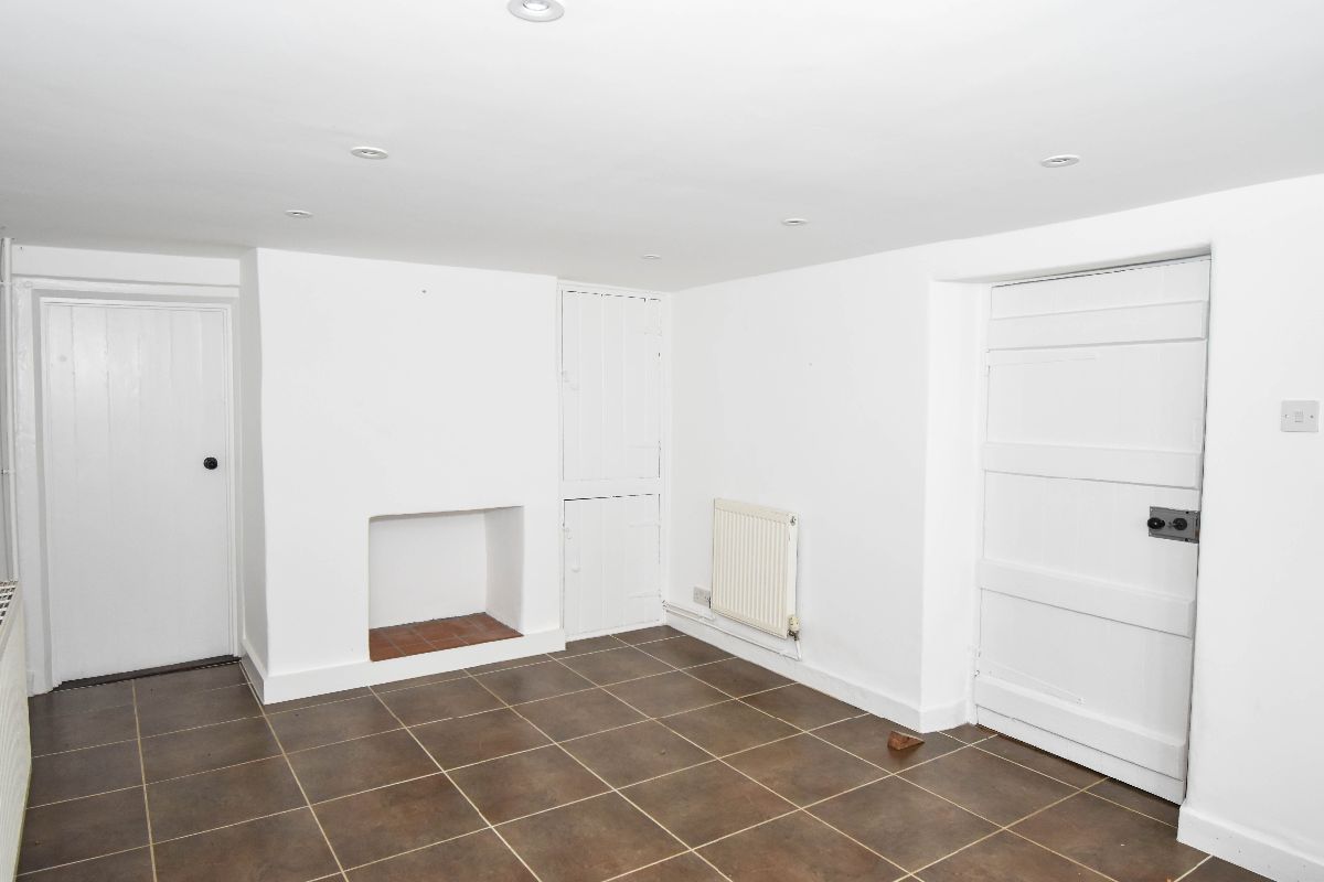 3 bed character property to rent in Clarendon Park, Salisbury 8