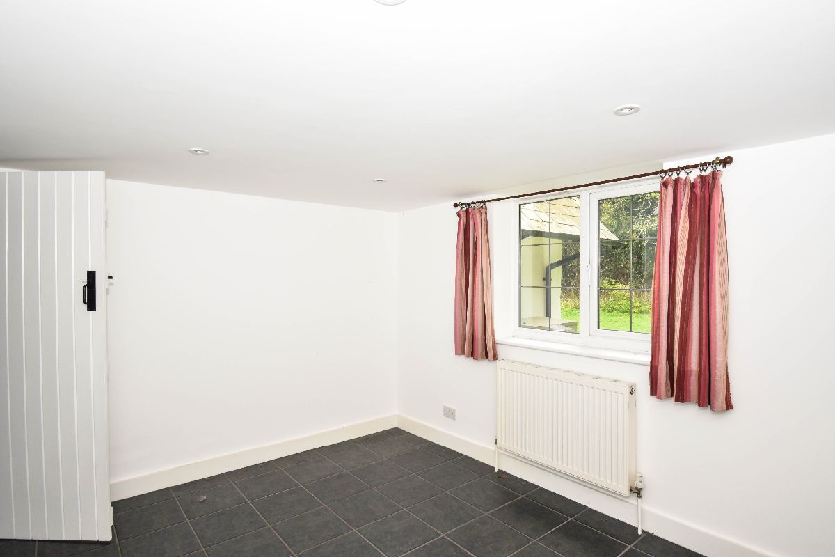 3 bed character property to rent in Clarendon Park, Salisbury 9