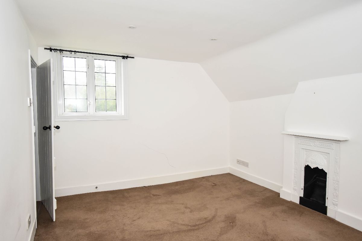 3 bed character property to rent in Clarendon Park, Salisbury  - Property Image 11