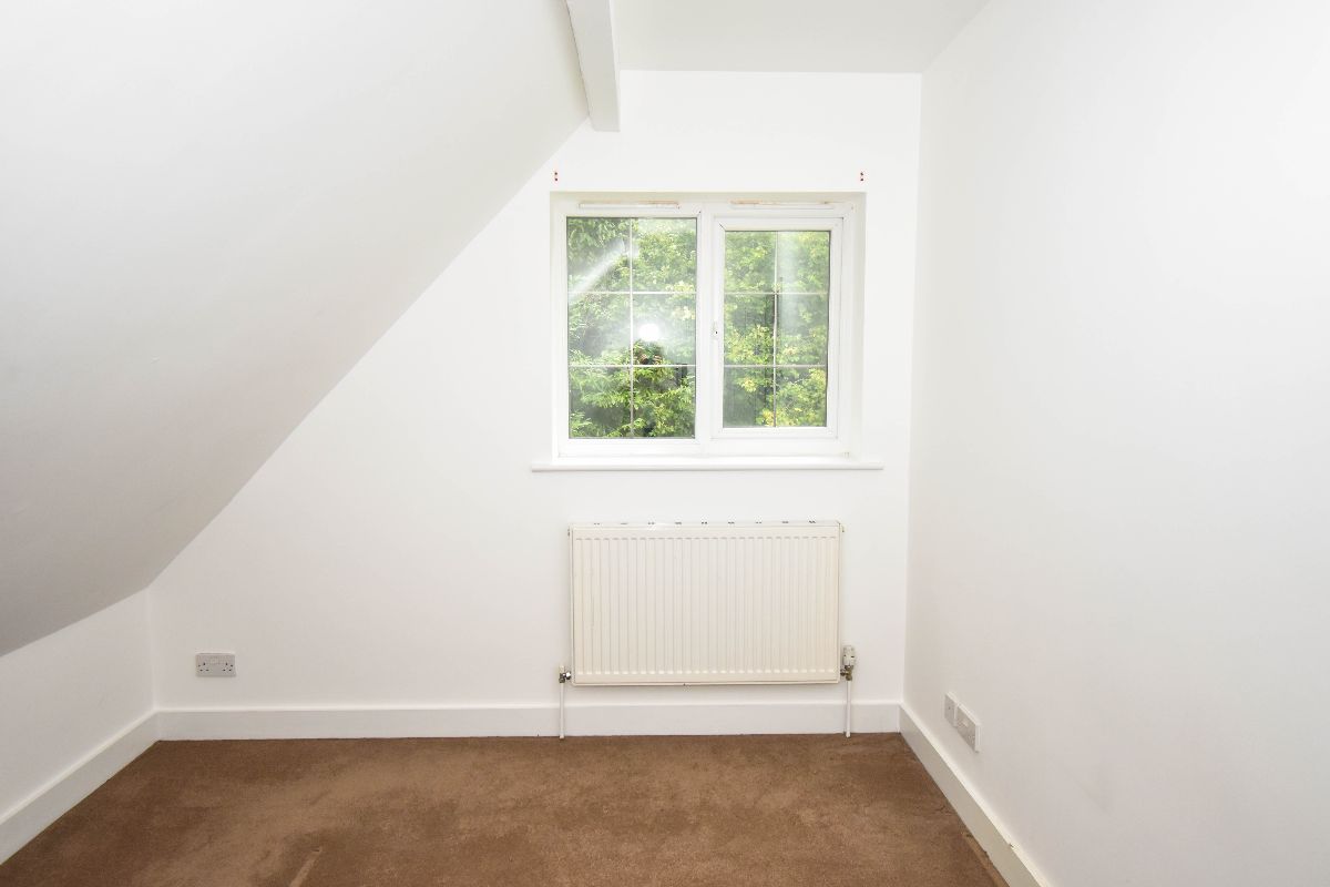 3 bed character property to rent in Clarendon Park, Salisbury  - Property Image 12