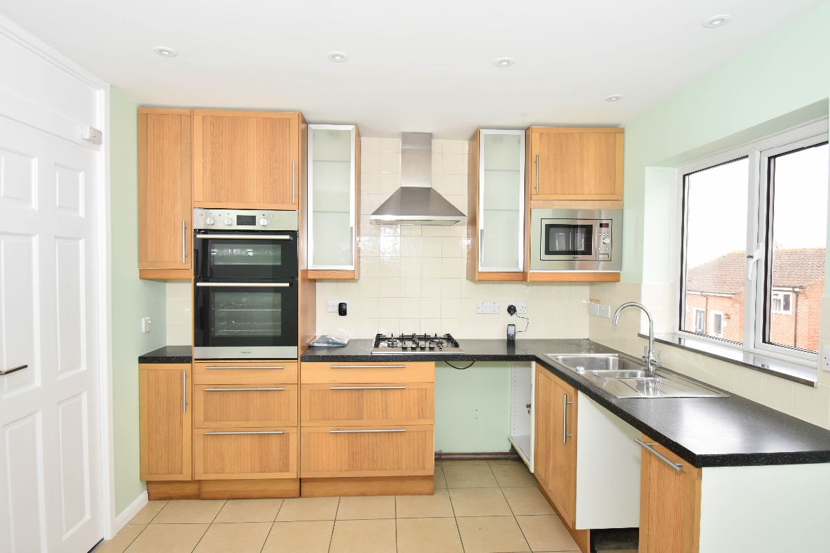 2 bed semi-detached house to rent in Lawrence Close, Amesbury  - Property Image 2