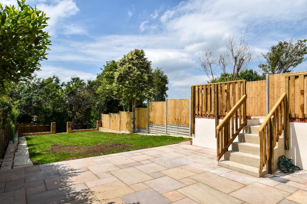 4 bed semi-detached house to rent in Wordsworth Road, Salisbury 18