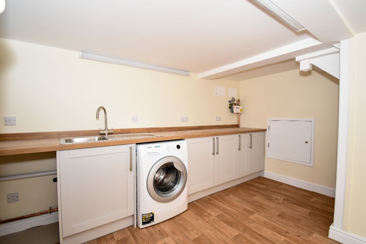 4 bed semi-detached house to rent in Wordsworth Road, Salisbury 7