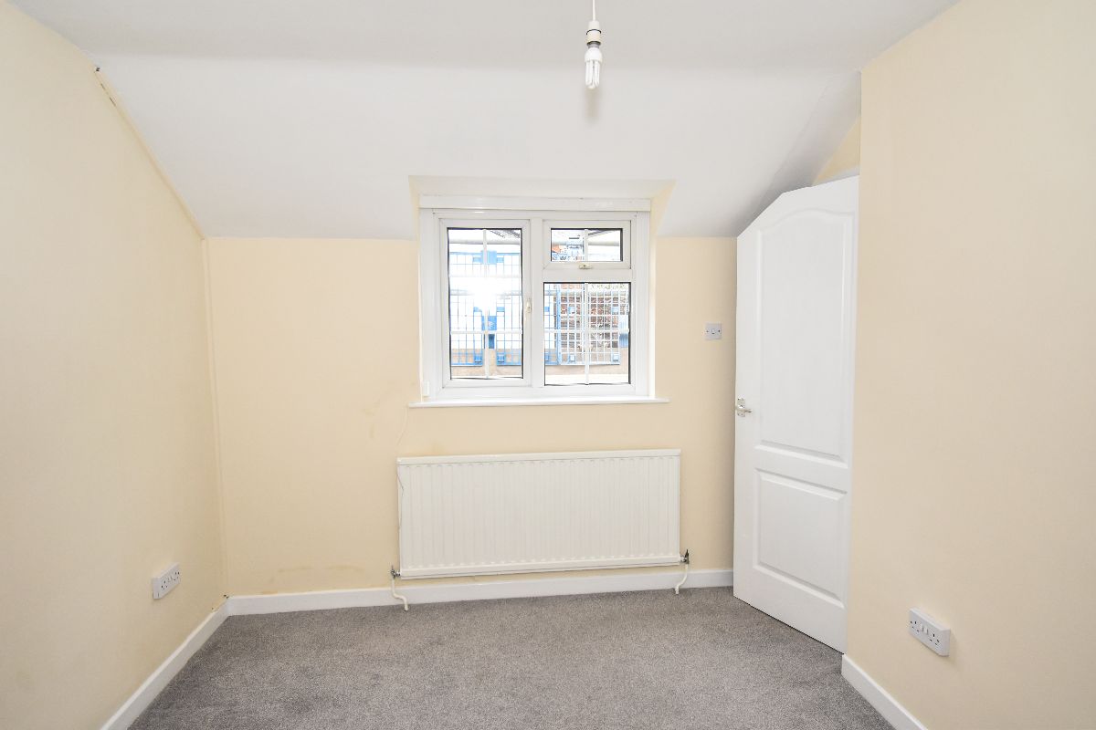 2 bed terraced house to rent in Dews Road, Salisbury  - Property Image 6
